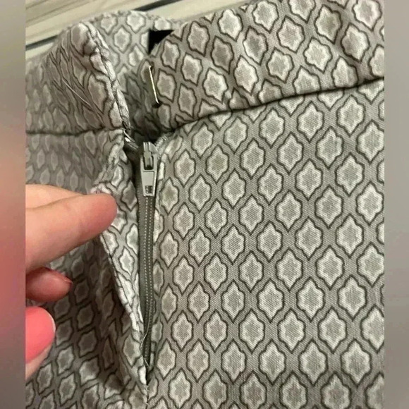 Adrienne Vittadini Stretchy Straight Pants  - Gray and White geo pattern-Size 10 - Picture 7 of 9